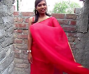 Mais quente sari bhabhi em um estilo sexy, cor vermelha saree agir