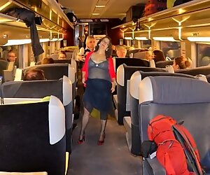 Ο Slutwife Pelzmausi κάνει ένα ταξίδι με τρένο -
