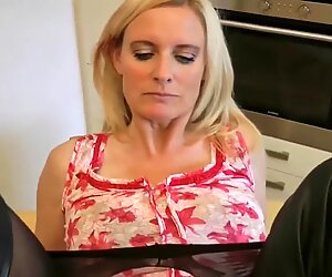 Mummy want a fuck in the Kitchen - Desperate Housewife